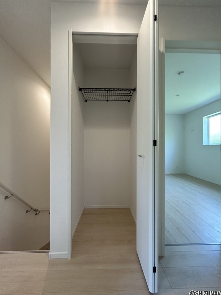 2階 廊下のクローゼットの写真です。