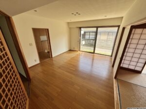 リビングです。開放感を感じるお部屋となっております。