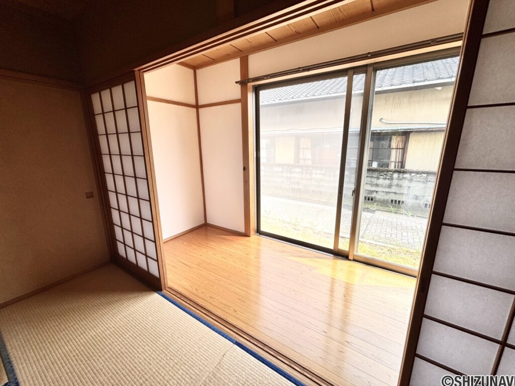 縁側です。日当たり良好です。