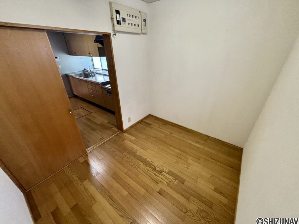 キッチンの奥にあるパントリーです。