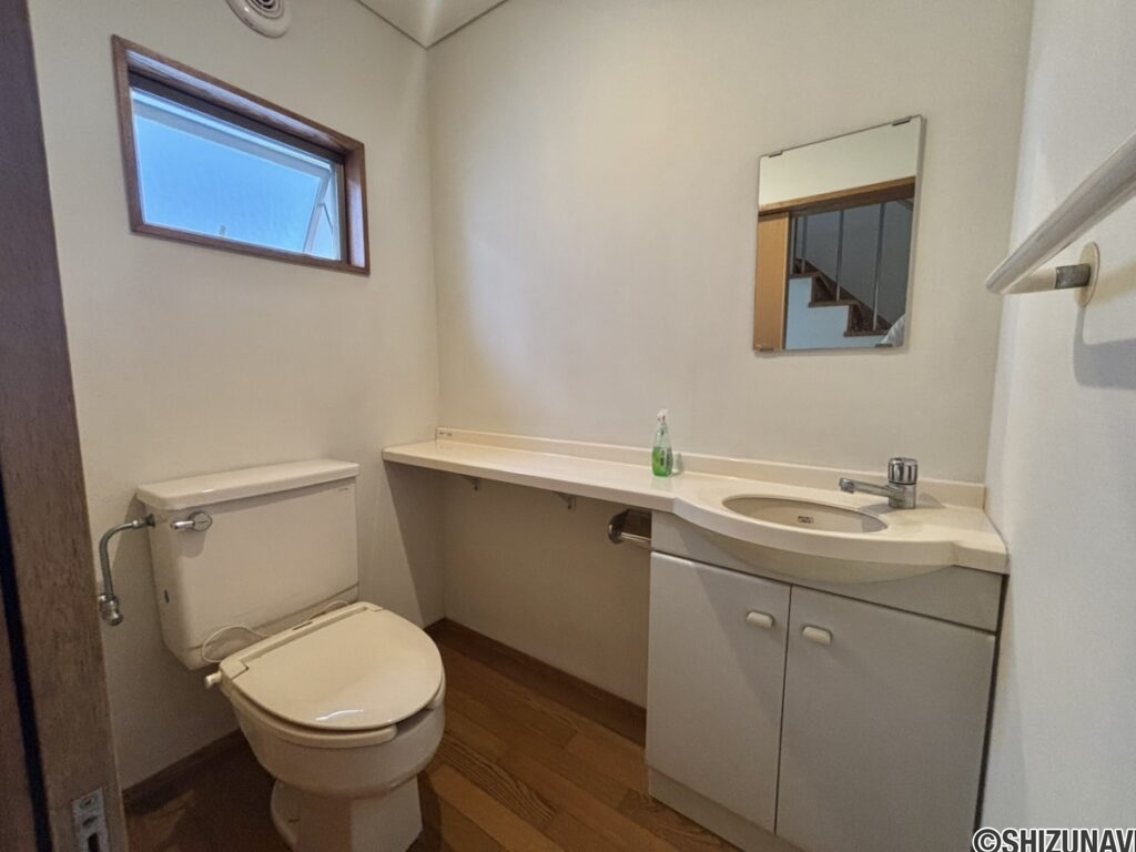トイレです。手すり付きです。