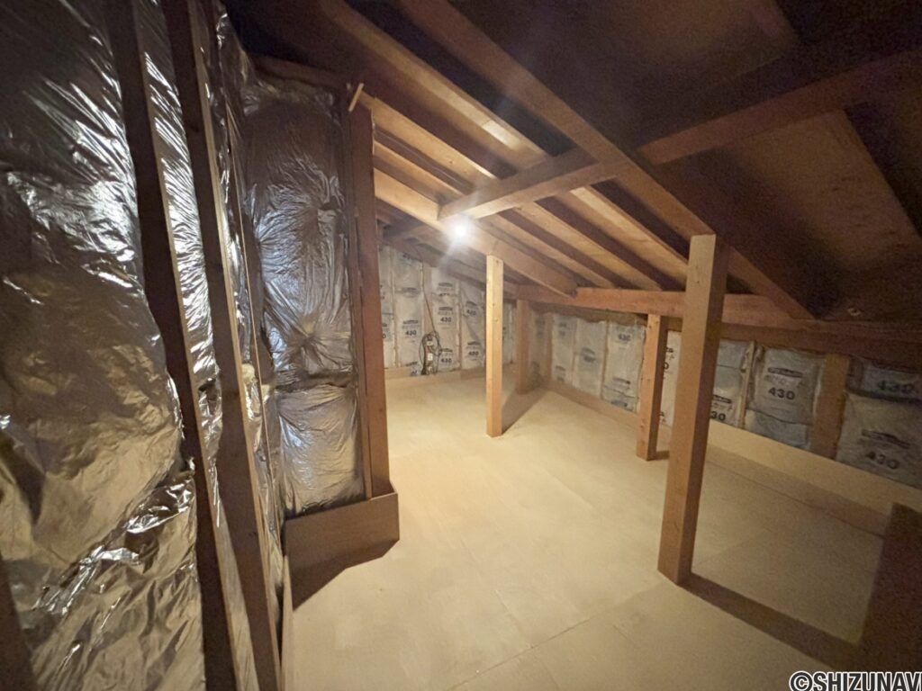 屋根裏部屋です。改築した部分となっております。