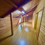 屋根裏部屋です。改築した部分となっております。