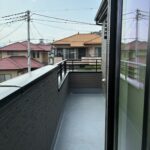 真ん中6帖の洋室側から見たバルコニーです。