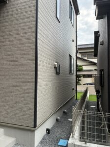 西側です。奥にお庭がございます。