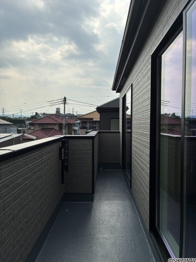 7.25帖の洋室側から見たバルコニーです。