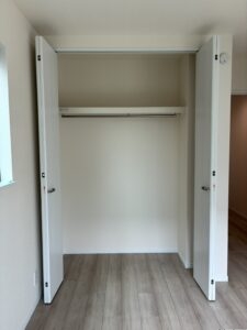1階洋室の収納です。枕棚 耐荷重は70kgです。