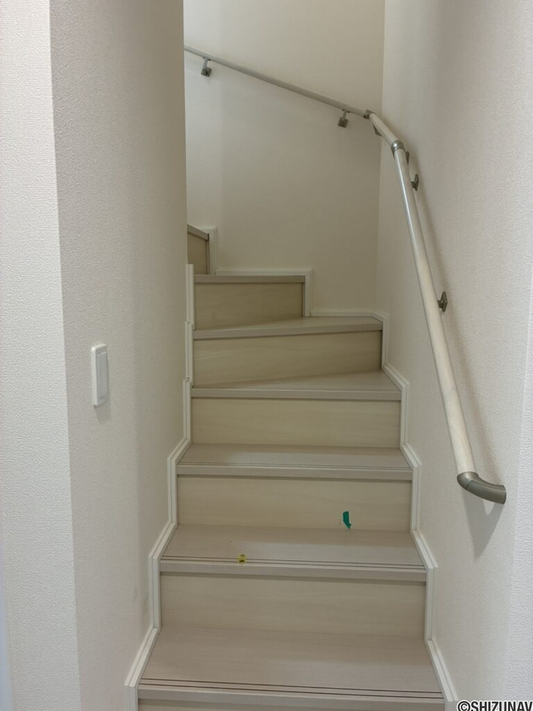 ２階への階段です。