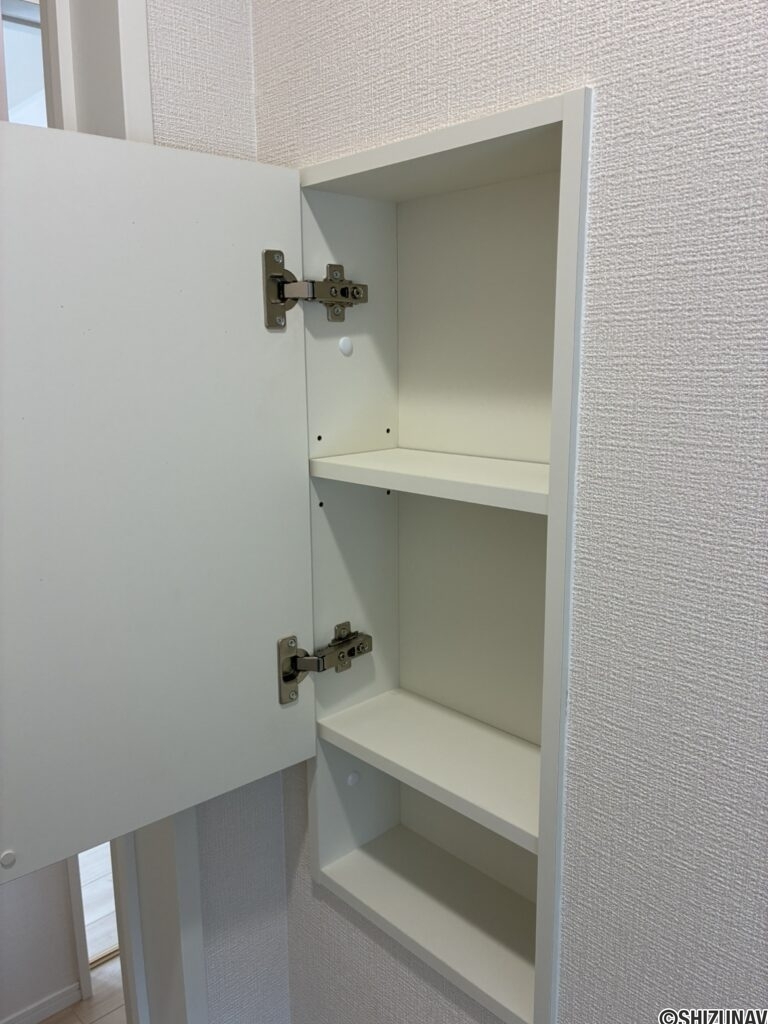 壁埋め込み収納です。