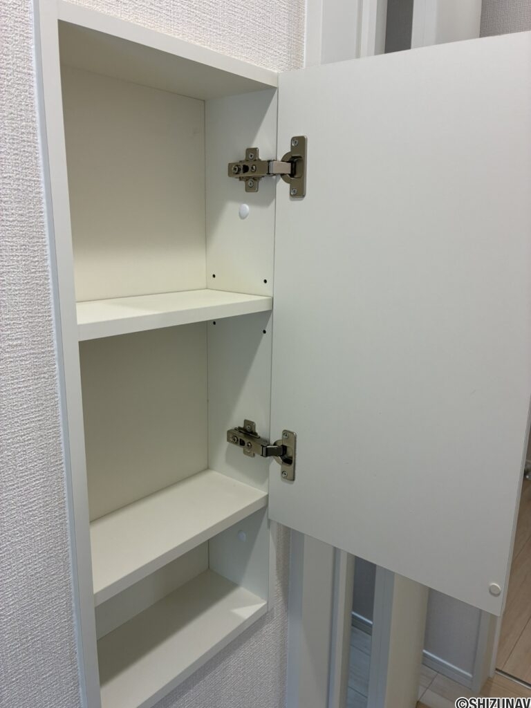 壁埋め込み収納です。