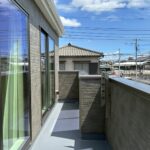 西側の洋室側から見たバルコニーです。