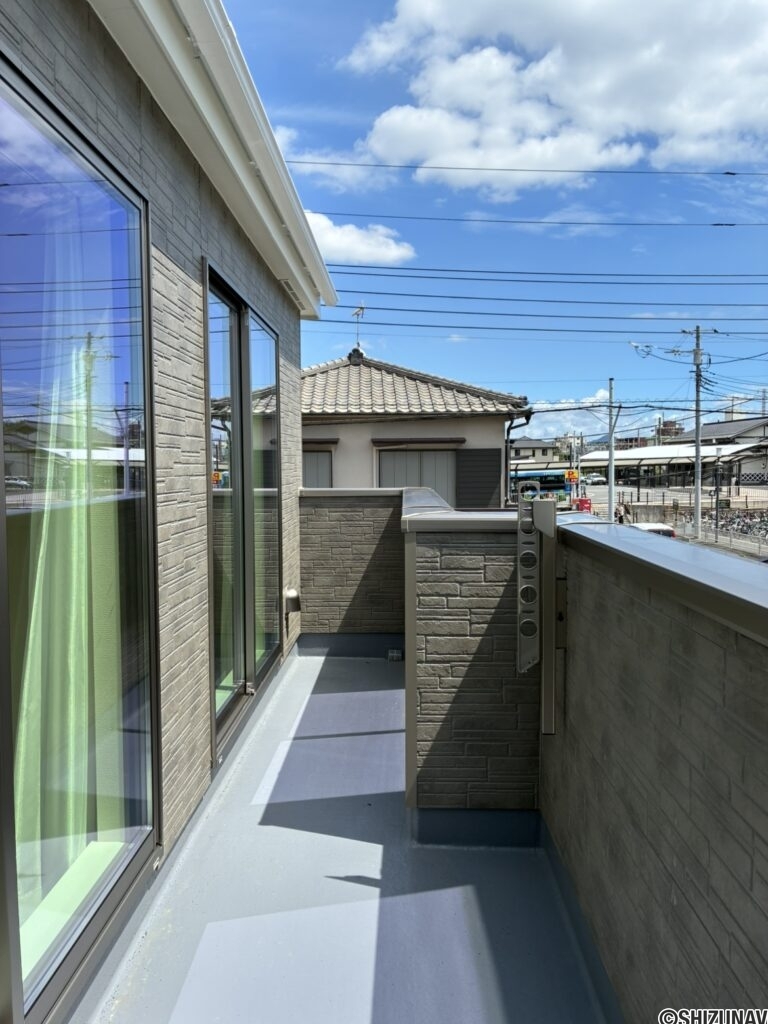 西側の洋室側から見たバルコニーです。