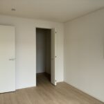 東側6.7帖洋室です。２帖の納戸がございます。