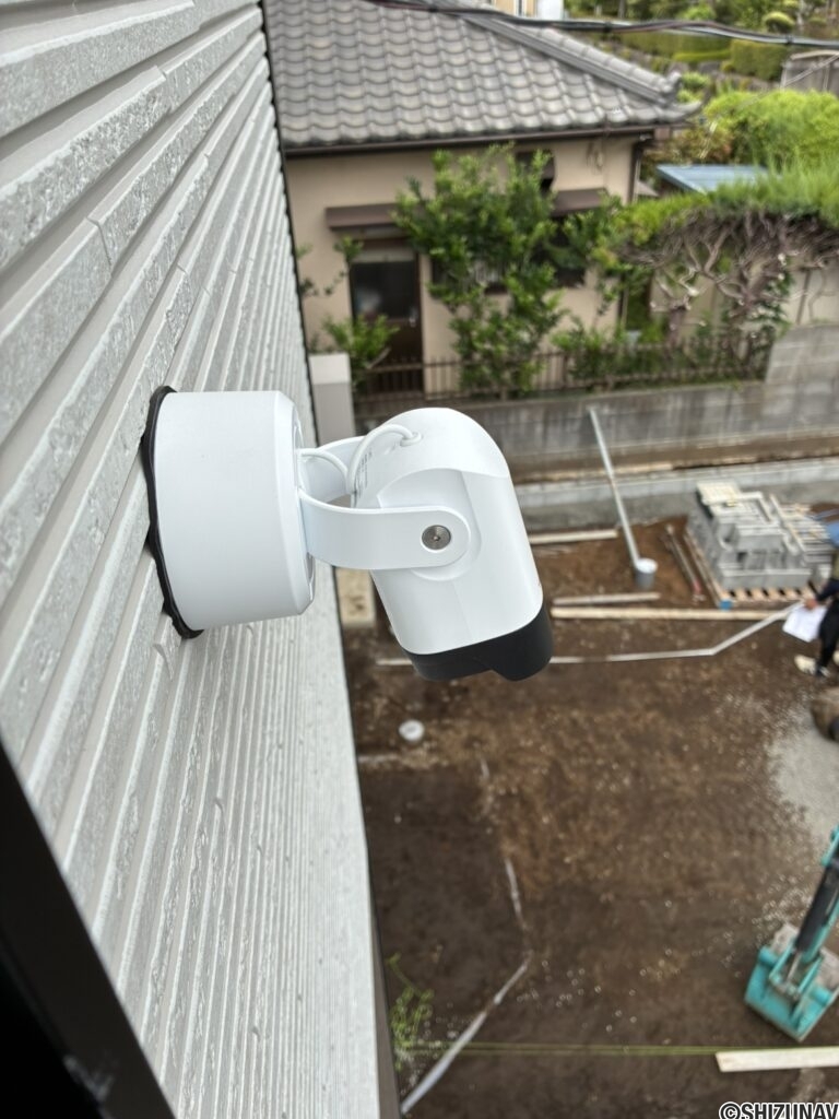 監視カメラです。北側６帖洋室から、手動で向きを調整可能です。