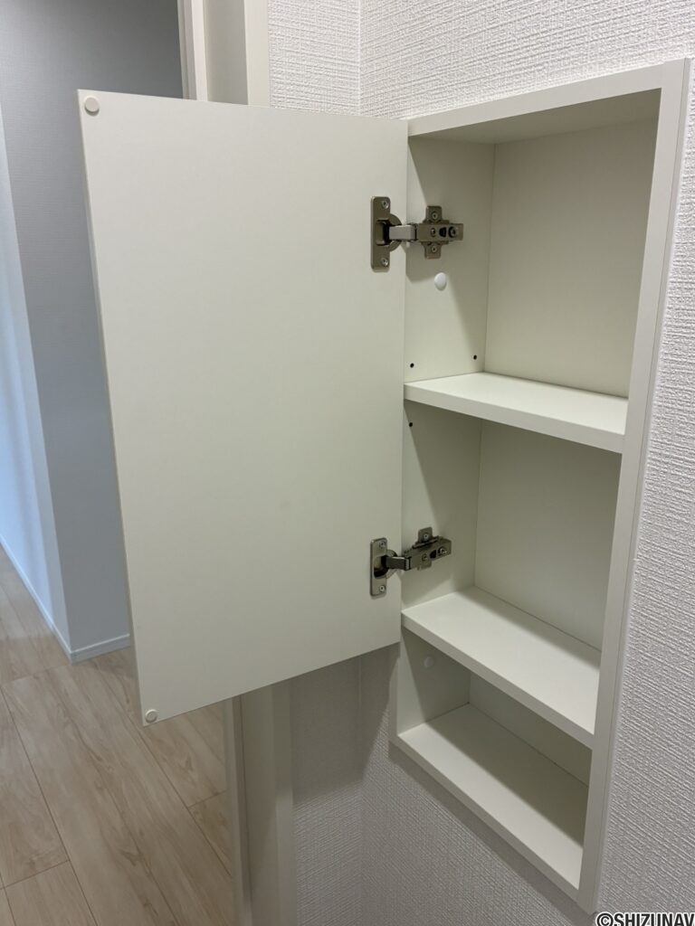 壁埋め込み収納です。
