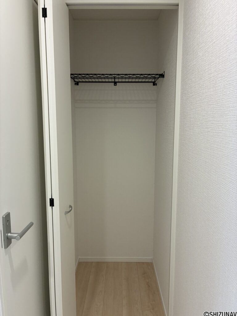 ２階廊下の収納です。