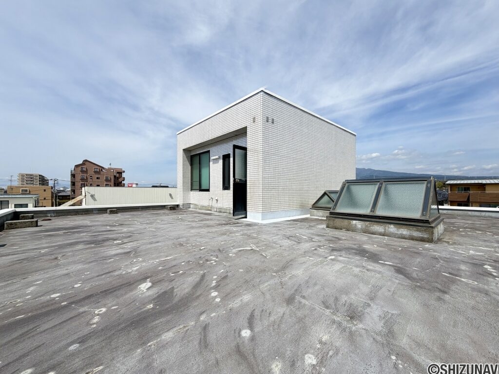 沼津市新沢田町　RC3階建の画像