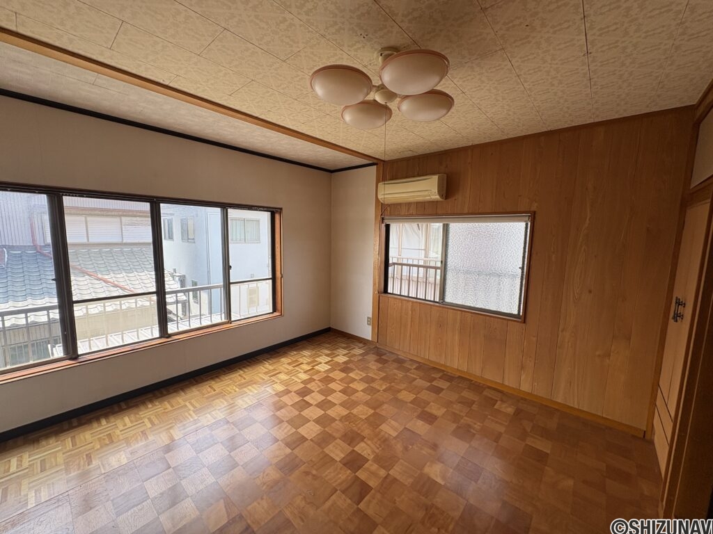 約8帖ほどの広さがございます。