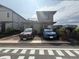 駐車場は3台分ございます。