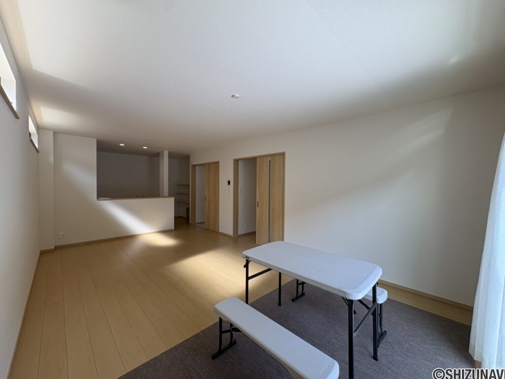 【長期優良住宅】ハートフルタウン清水町徳倉2622番　全２棟　A号棟　4LDK　19.5帖のLDKの画像
