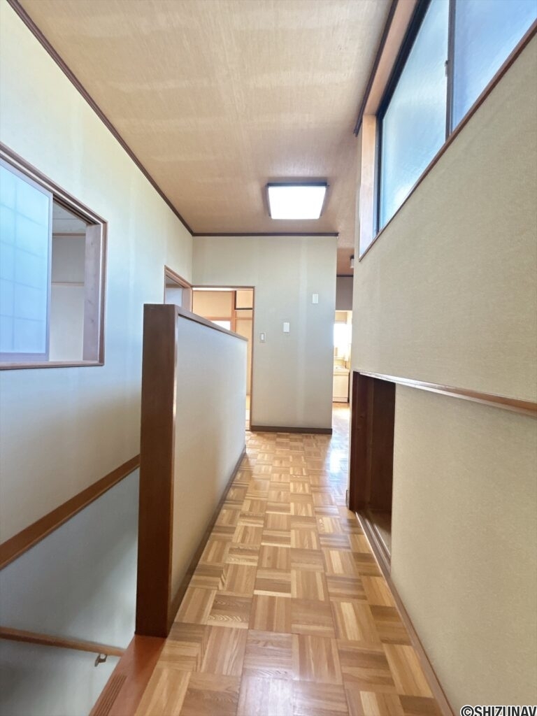 【2階廊下】