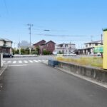 前面道路（東から西）