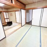 【リフォーム前/1階和室6帖】二間続きの和室があるゆとりの間取り。お子様の遊び場や客間としても使い勝手良好です。