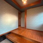 【リフォーム予定/玄関ホール】フローリング重ね張り、クロス張替を行います。玄関ドアを開けた瞬間に広がる開放的な玄関ホールが、ご来客を心地よく迎えます。