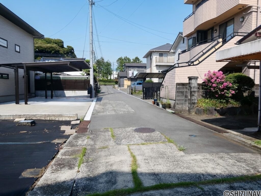 前面道路（南から北）