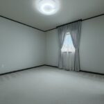 2階の7.5帖の洋室です。