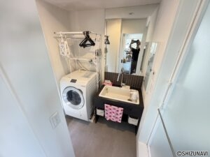 2F　洗面インナーバルコニーにも出られる洗面です。
