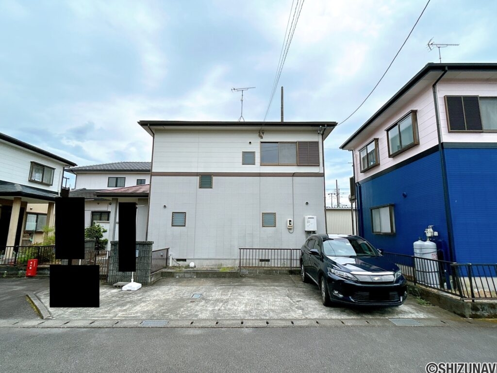 【外観・駐車場】