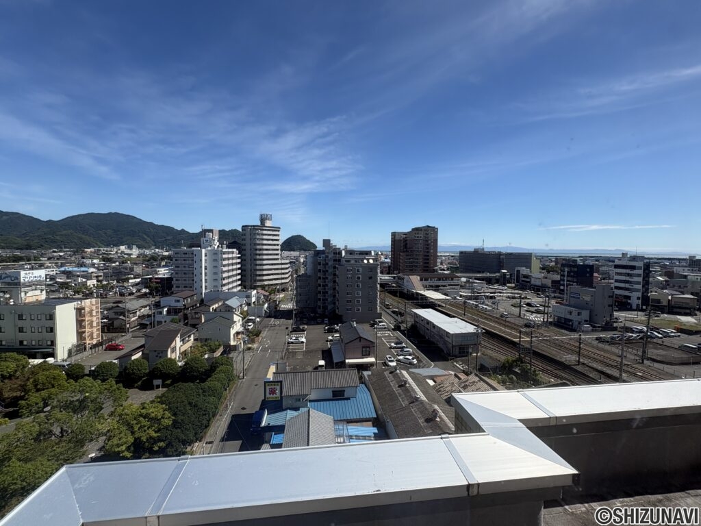 焼津駅を一望できます