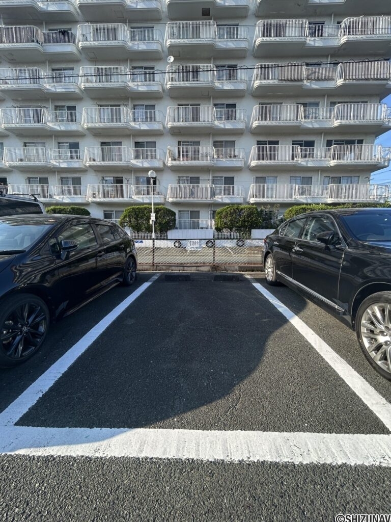 【管理組合駐車場】来客の際にご利用可能です。