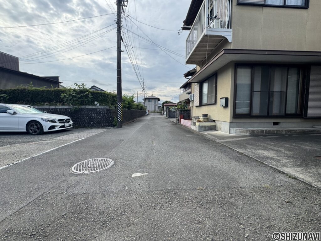 前面道路は藤枝市所有の位置指定道路です。