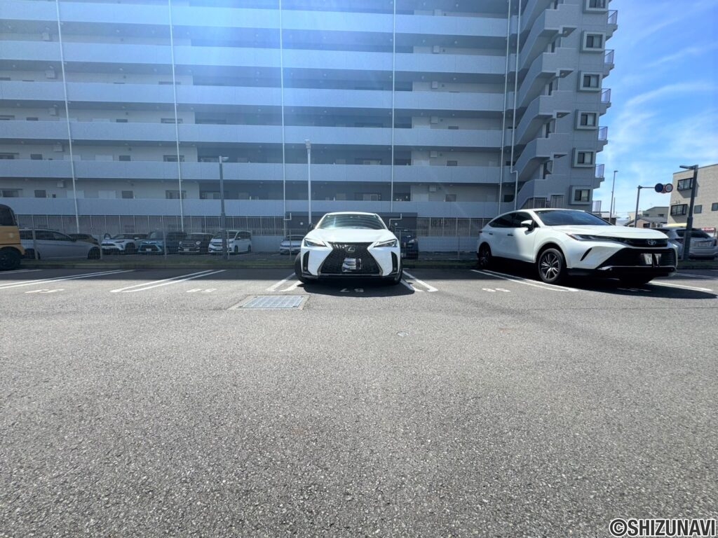駐車場は平置きです♪