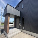 玄関ポーチ屋根があるのはうれしいですね♪