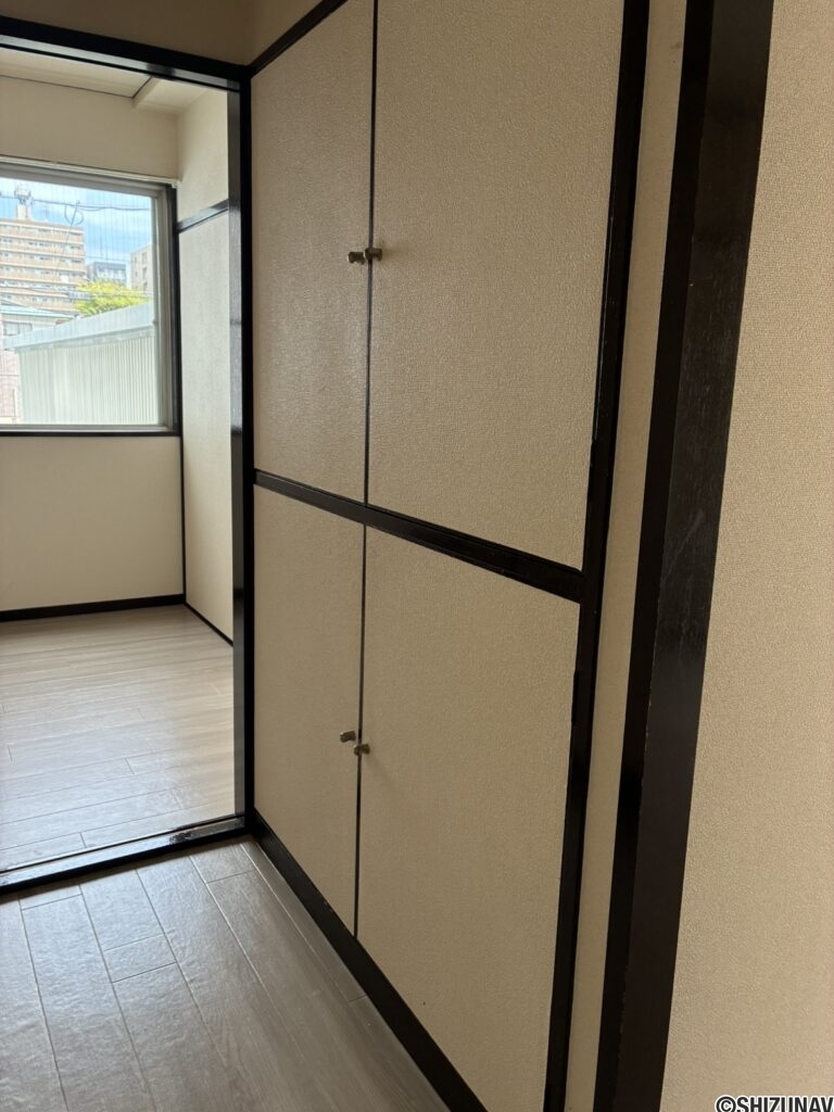 【収納（廊下）】