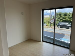 １階洋室　５.５帖日当たり十分！