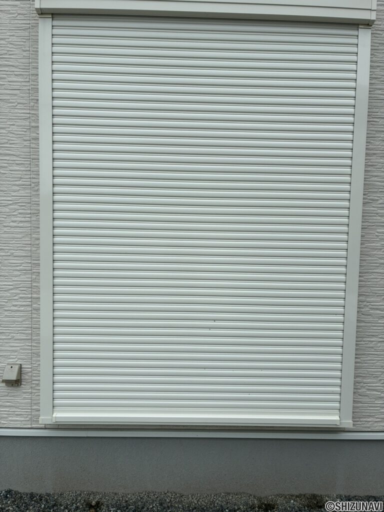 一階窓シャッター付