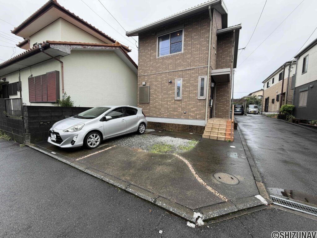 駐車場は並列２台可能です。