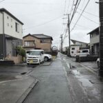 北側前面道路の様子。