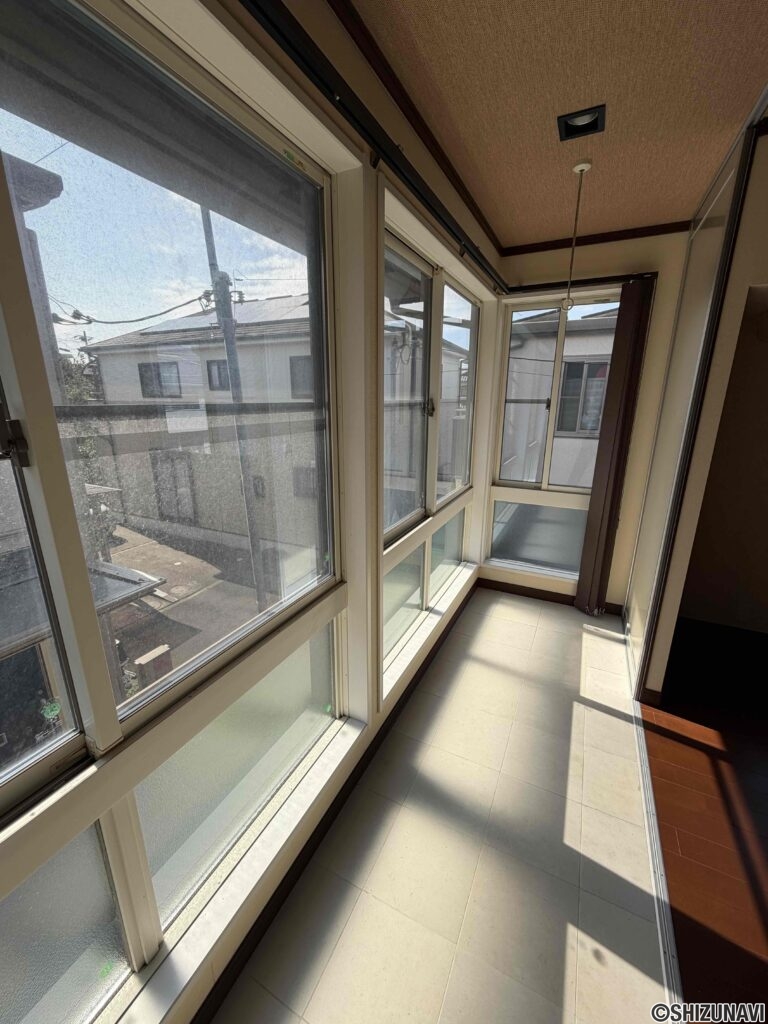 サンルームで天気を気にせずお洗濯ができます。
