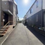 西側私道の様子。