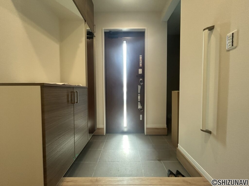 駿河区　新築　玄関