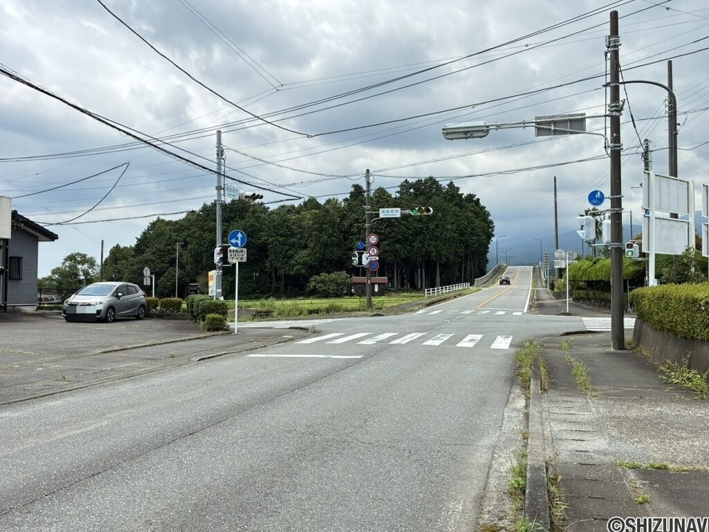 北側前面道路