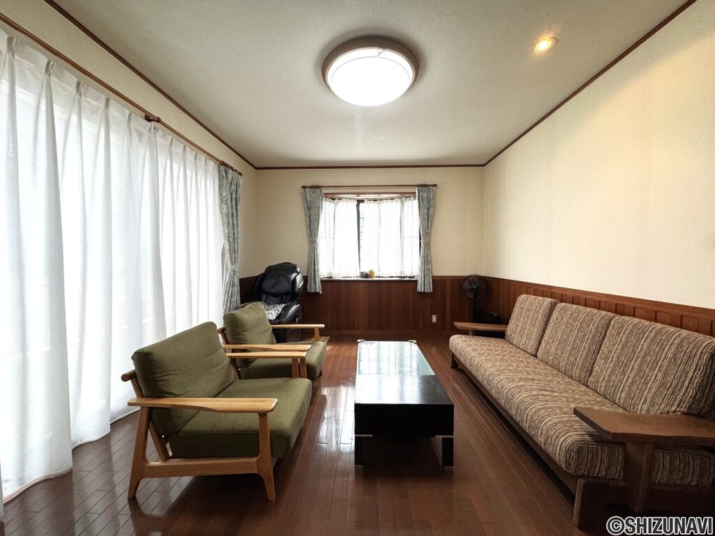 駿河区の高級感ある大型住宅でました！（住友林業施工）の画像
