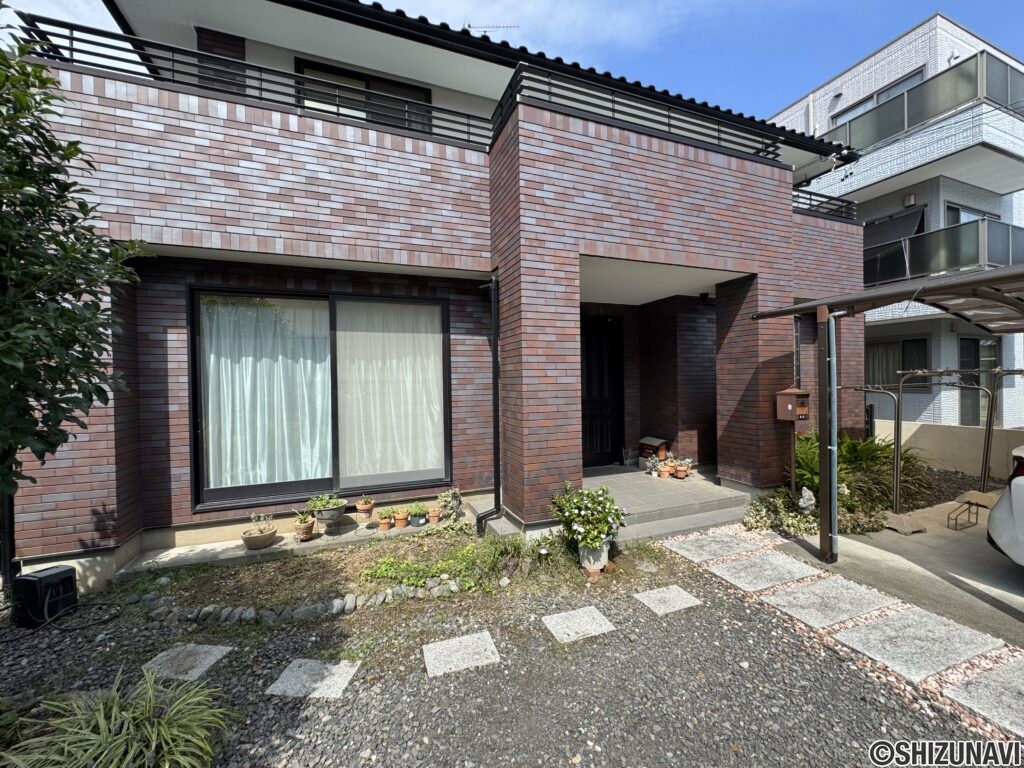 駿河区の高級感ある大型住宅でました！（住友林業施工）の画像