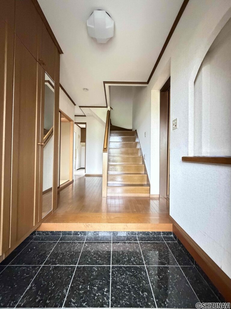 富士宮市長貫　セキスイハイム中古戸建　6SLDKの画像