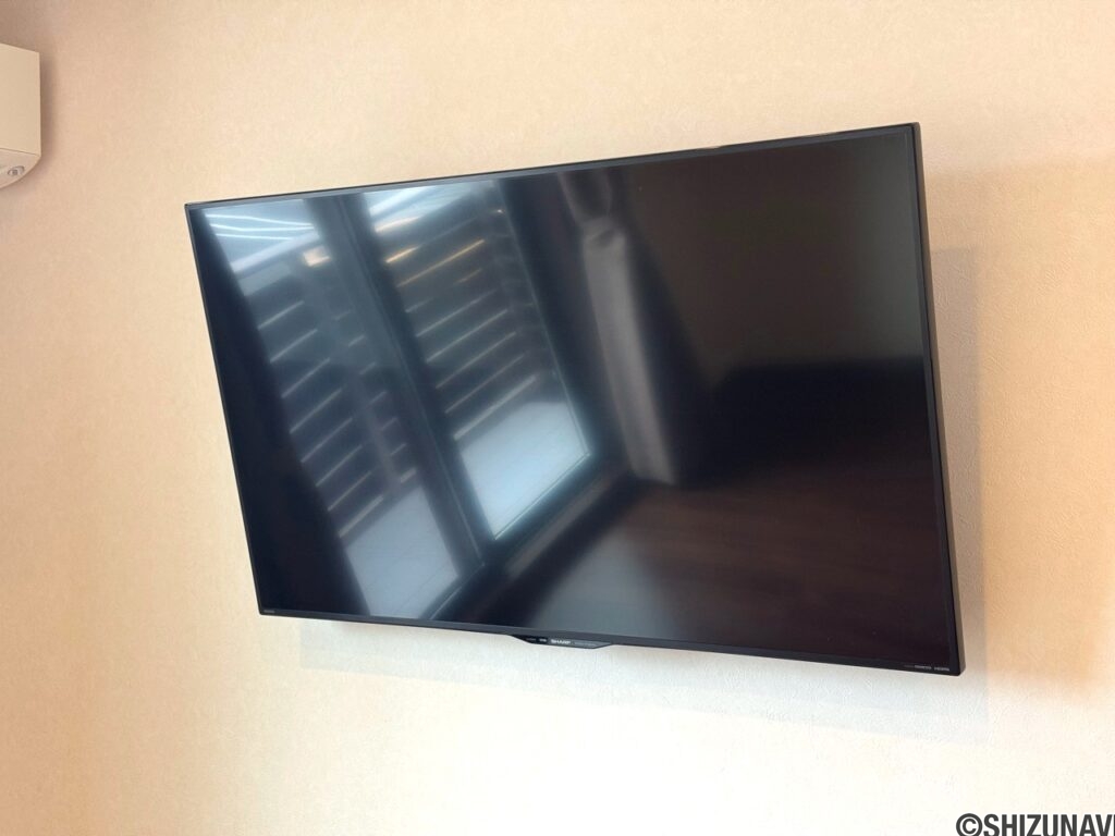 2階南側洋室内　壁掛けTV